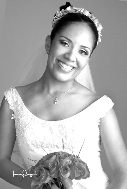 C.P. Rosalinda  Ortiz Rivera el día de su enlace nupcial con el Ing. José Alejandro Andrade Galván.

Estudio: Laura Grageda