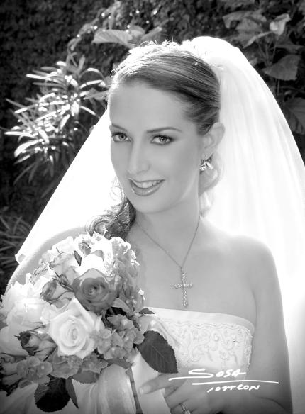Lic. Claudia Mendiola Rodríguez el día de su enlace nupcial con el Lic. Severino González Martínez.

Estudio: Sosa