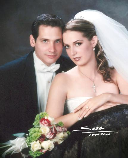 Lic. Severino González Martínez y  Lic. Claudia Mendiola Rodríguez contrajeron matrimonio religioso el 29 de mayo de 2004 en la iglesia de San Ignacio de Loyola


Estudio: Sosa