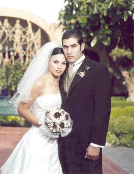 Lic. Jorge Alberto Mejía Martínez y Srita. Érika García Guzmán contrajeron matrimonio el viernes 21 de mayo de 2004.