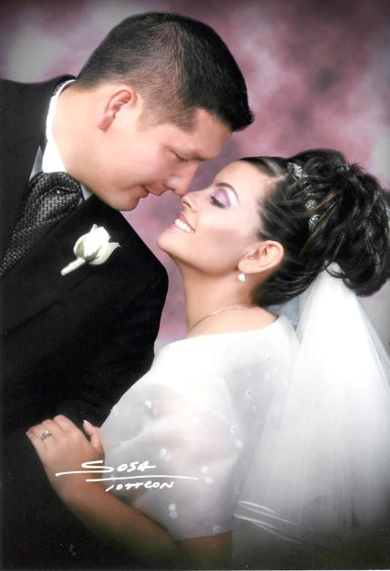 Sr. Víctor Manuel Marrufo Fang y Srita. Brenda Guadalupe Cortázar Macías contrajeron matrimonio religioso en la parroquia Los Ángeles el sábado 17 de abril de 2004.

Estudio: Sosa