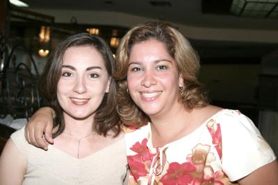 Elisa Esparza e Hilda G. de Córdova, en pasado festejo social.