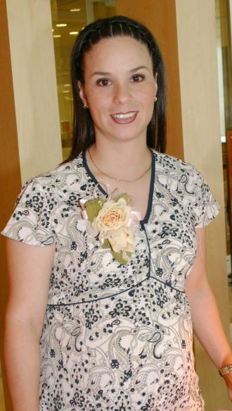  16 de julio  

Valeria Muñoz de García, captada en la fiesta de canastilla que le ofrecieron por el próximo nacimiento de su bebé.