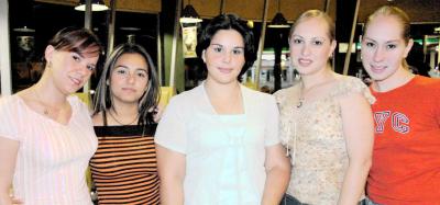 Audry Carrizales, Yoyis Carrizales, Eli Hijar, Érika Menchaca y Nora Dively de López.