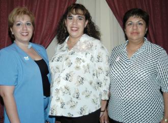  17 de julio  

Virginia Hernández de Rojo con las anfitrionas de su fiesta de canastilla, Aranzazu Hernández de Gallegos y Claudia de Hernández.