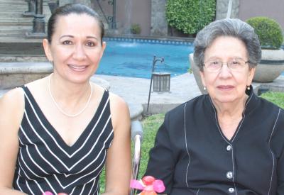 Elisa Corrales Viesca y Elisa E. de Corrales.