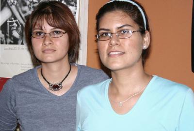 Brenda Gónzalez y Gloria González.