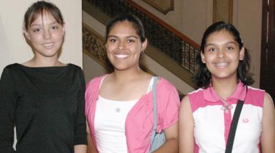 Laura Fierro, Perlita Escobedo, y Rosalinda Escobedo.