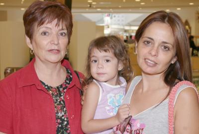 Lupita de Martínez, Sabina Briones Martínez y Lourdes Martínez de Briones.