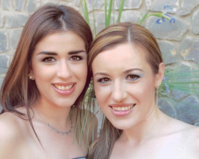 Monserrat Casán Sandoval acompañada de Margarita Saracho Pérez.