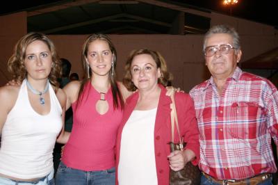 22 de julio

Véronica y Vanessa Castaños, Patricia Castaños y Manuel Castaños Alvarado
