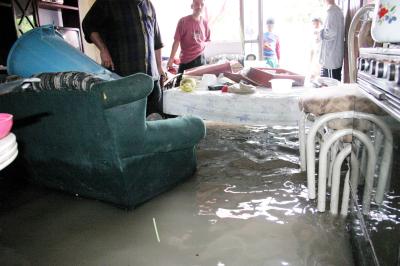 La zona centro, incluyendo el parque Victoria, entre algunas colonias de la periferia, fueron afectados por las inundaciones. Según Alberto Muñoz Rodríguez, titular del Sistema de Agua Potable y Alcantarillado de Lerdo (SAPAL), los estragos son ocasionados por la falta de un drenaje pluvial en el municipio.