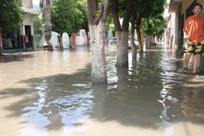 Los afectados serán trasladados al Gimnasio Municipal, en donde se les proporcionarán alimentos, agua y una cama para dormir.
