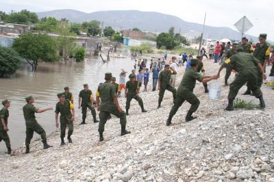 Flavio López Lovato, secretario técnico del Ayuntamiento, explica que las lluvias provocaron la inundación de algunos sectores de Lerdo como: parque Victoria, colonia Armando del Castillo y el ejido Juan E. García, entre otros.