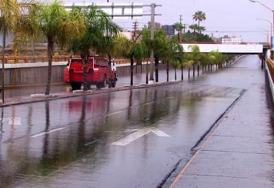 GÓMEZ PALACIO

Al menos 20 colonias result/I>aron afectadas por la fuerte lluvia en Gómez Palacio.

En algunos sectores el agua alcanzó una altura de 1.20 metros y provocó pérdidas materiales a algunas familias.