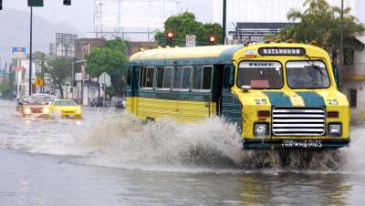 Pese a que en esta ocasión fue mayor el volumen de agua que cayó en la ciudad, sólo una colonia del oriente y el centro de la misma resultaron seriamente afectados.