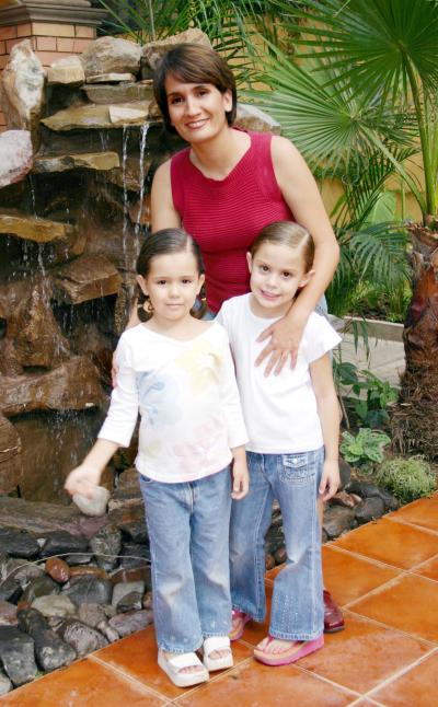 Mariana Díaz Flores Ortiz y Ana y MAriángel García.
