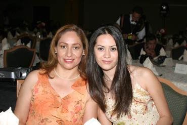 Alicia Sofía Ganem y Carmen Macías de Galván.