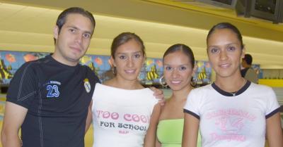 Manuel Soto, Elisa Delgado, Lorena Meza y Bárbara Meza.