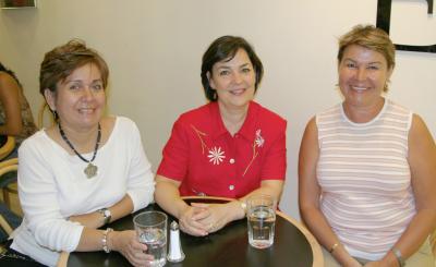 Tere Wong Sánchez, Elsa Lozano de Díaz y Maru V. de Zavala.