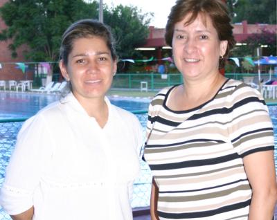 Alejandra Nava de Araluce y Rebeca Nava Anaya.