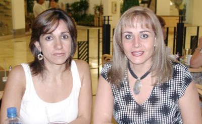 Dora Juárez de Martínez y Lorena Ramos de Quevedo.