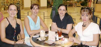 Silvia Soto, Cecy Zorrilla, Mónica Ramírez y Ale de la Fuente.