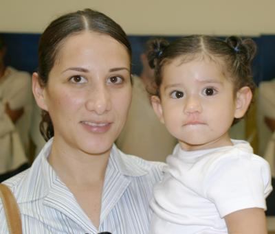 Karla de Tafoya y Valentina Tafoya C.