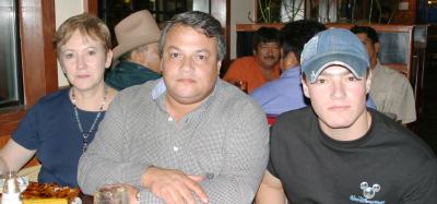 Luz de Russek, Óscar Russek y Óscar Russek.