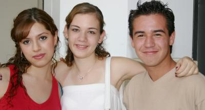 María Fernanada Iza, Gabriela Delgado y Carlos Backmann.
