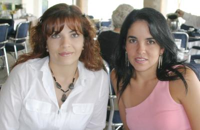 Mónica Zarzar y Esther Garza.