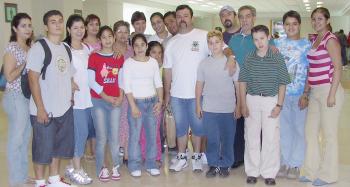 Arnulfo, Concepción, Andrés, Jessica y Nataly Padilla Guillén colaron a Los Ángeles. Los despidió la  familia Guillén Torres.