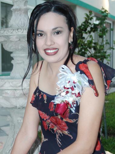Sara Nohemí Rendón Gómez, captada en su despedida de soltera.