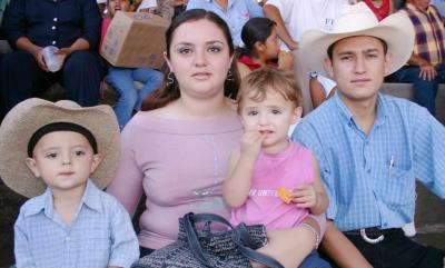 El señor Raúl Muñiz Torres y familia.