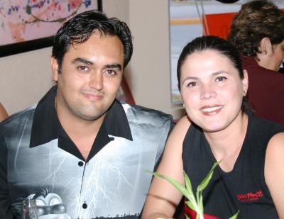 Francisco y Lenny Castro.