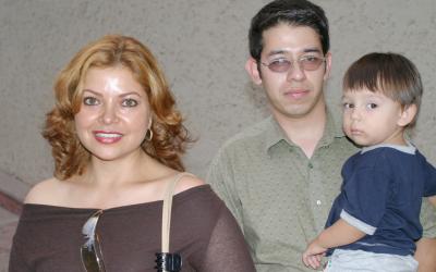 Gisela Zapata, Carlos Gámez y Toño Gámez.