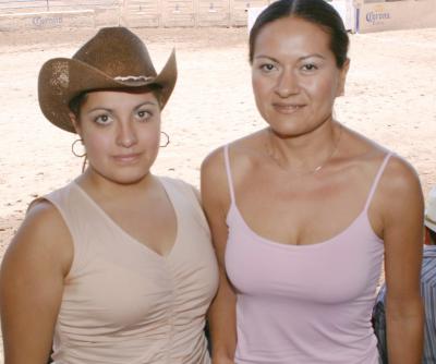 Rocío Sandoval y Violeta Sotoluján.