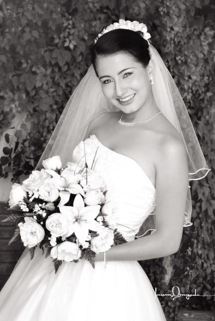 L.M. Sara Lizeth Garnier Escárcega el día de su enlace matrimonial con el C.P. Armando Gallegos Padilla.



Estudio: Laura Grageda