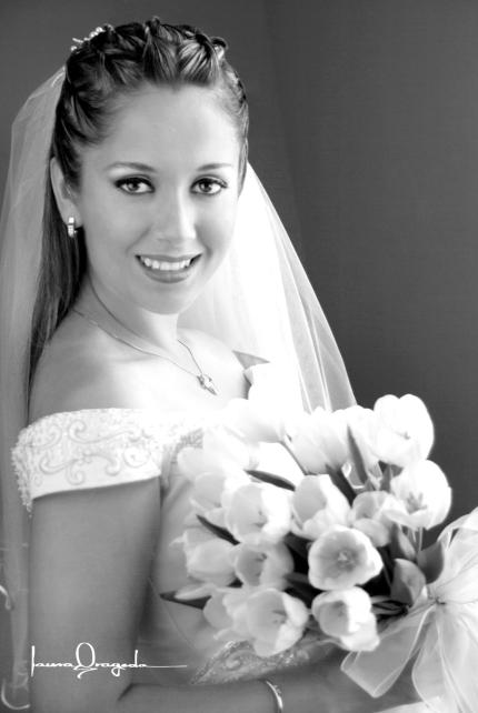 Srita. Gabriela Salcido Moreno, el día de su enlace matrimoniak con el Sr. Salvador Ruiz Fernández .

Estudio: Laura Grageda