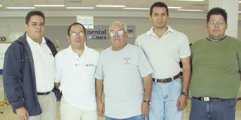  02 de Agosto  

 Javier Camarena viajó al DF, lo despidieron Marco, Fausto, Rafael y Alberto.