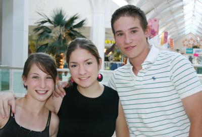 Jessica Martínez, Lourdes Humprey y Emmanuel Navarrete