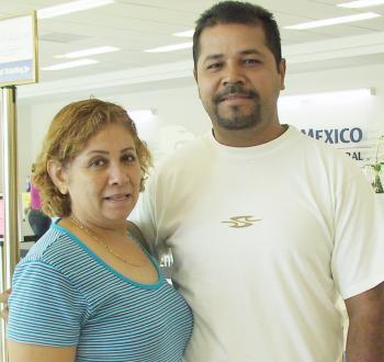  06 de Agosto  

María Niéves viajó con destino a Tijuana y fue despedida por Ricardo Campos.