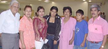 Armandina Medina a Tijuana y fue despedida por Agustín, Aurelia, Alfredo, Julia, Julián y Marlene.