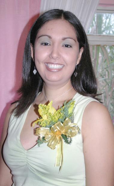 Liliana Torres García, captada en su despedida de soltera ofrecida en días pasados.