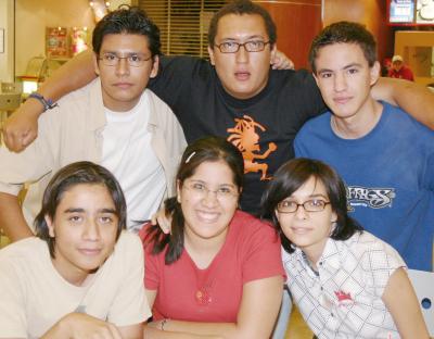 Nazul Aramaya, Julio Luna, Alonso Fernández, Marcos Chávez, Pilar Faedo y Fabiola Zavala.