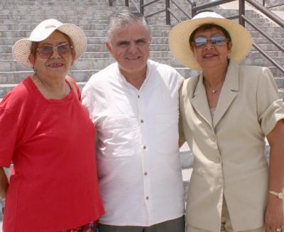 Martha Guadalupe de Velázquez, Pompolio y Gloria del Carmen Reyna Pérez.