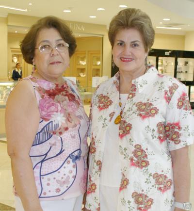 Marina Salas Hernández y Lucha de Valdés.