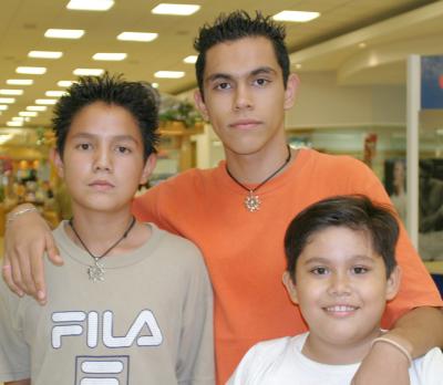Dhemian Reynoso, Rafael Pinacho y Diego González.