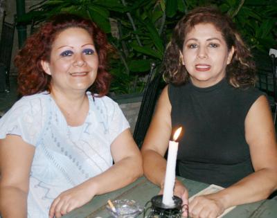 Carolina Silva y Lupita Castañón.