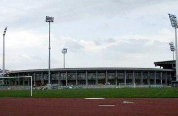Vista general del Estadio Kaftanzoglio en Thessaloniki, una de las sedes de los Juegos Olímpicos del 2004 a celebrarse en Atenas, Grecia.